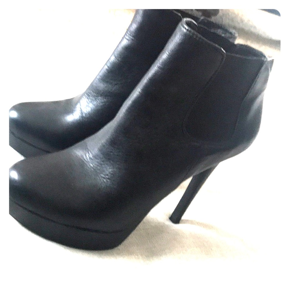 Gianni Bini Black Leather Boots